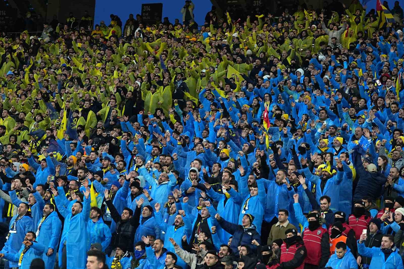 Turkcell Süper Kupa: Galatasaray: 0 - Fenerbahçe: 0 (Maç devam ediyor)
