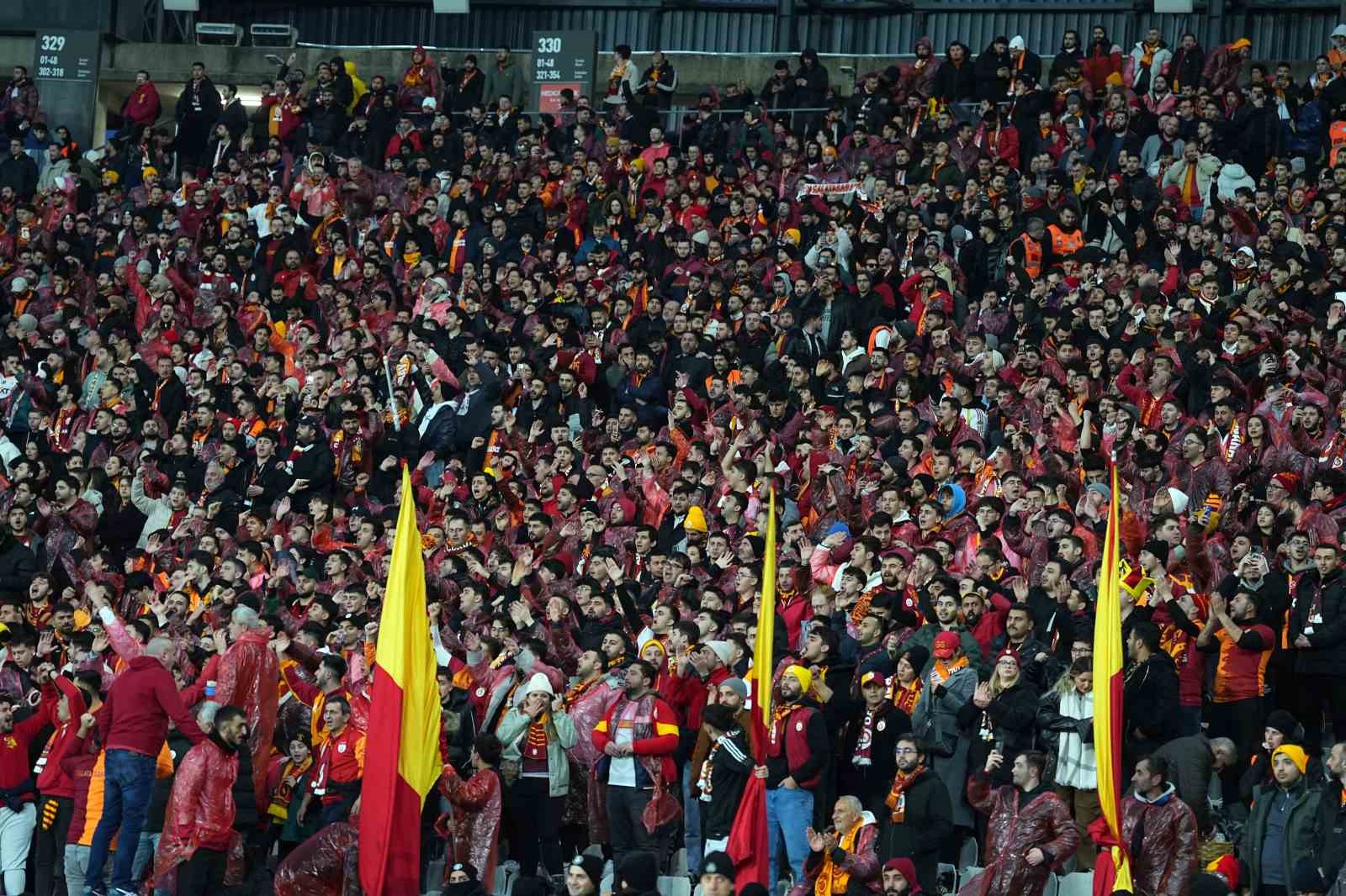 Turkcell Süper Kupa: Galatasaray: 0 - Fenerbahçe: 0 (Maç devam ediyor)
