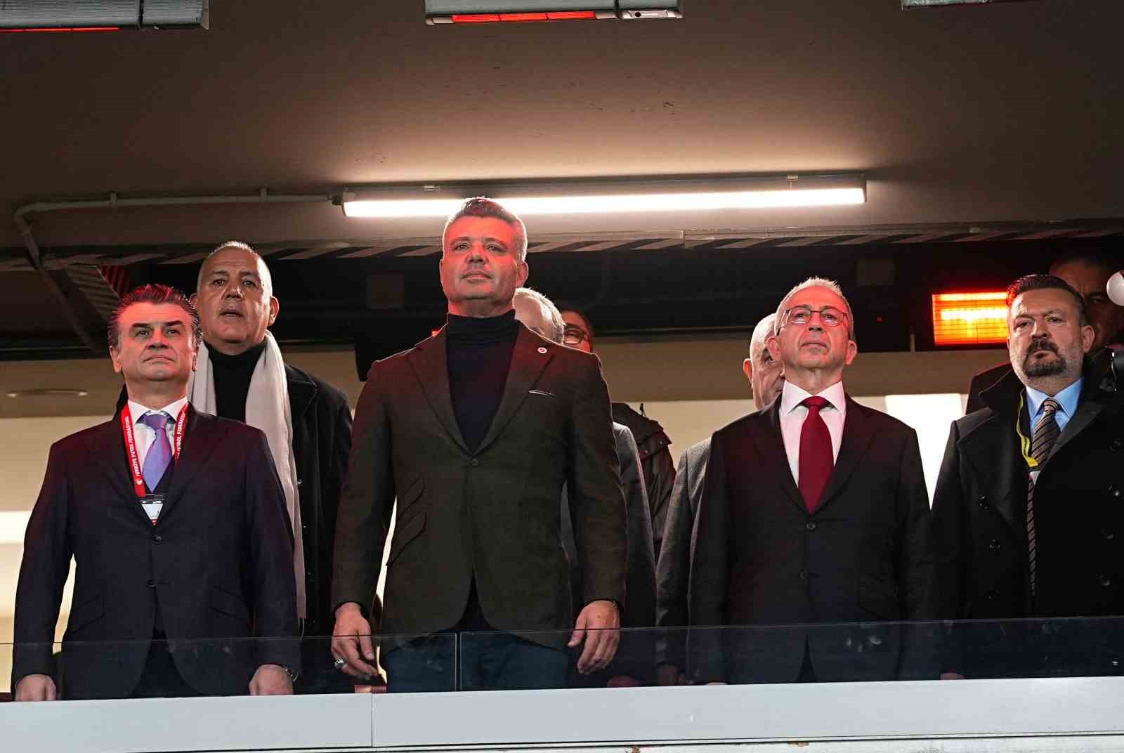 Turkcell Süper Kupa: Galatasaray: 0 - Fenerbahçe: 0 (Maç devam ediyor)
