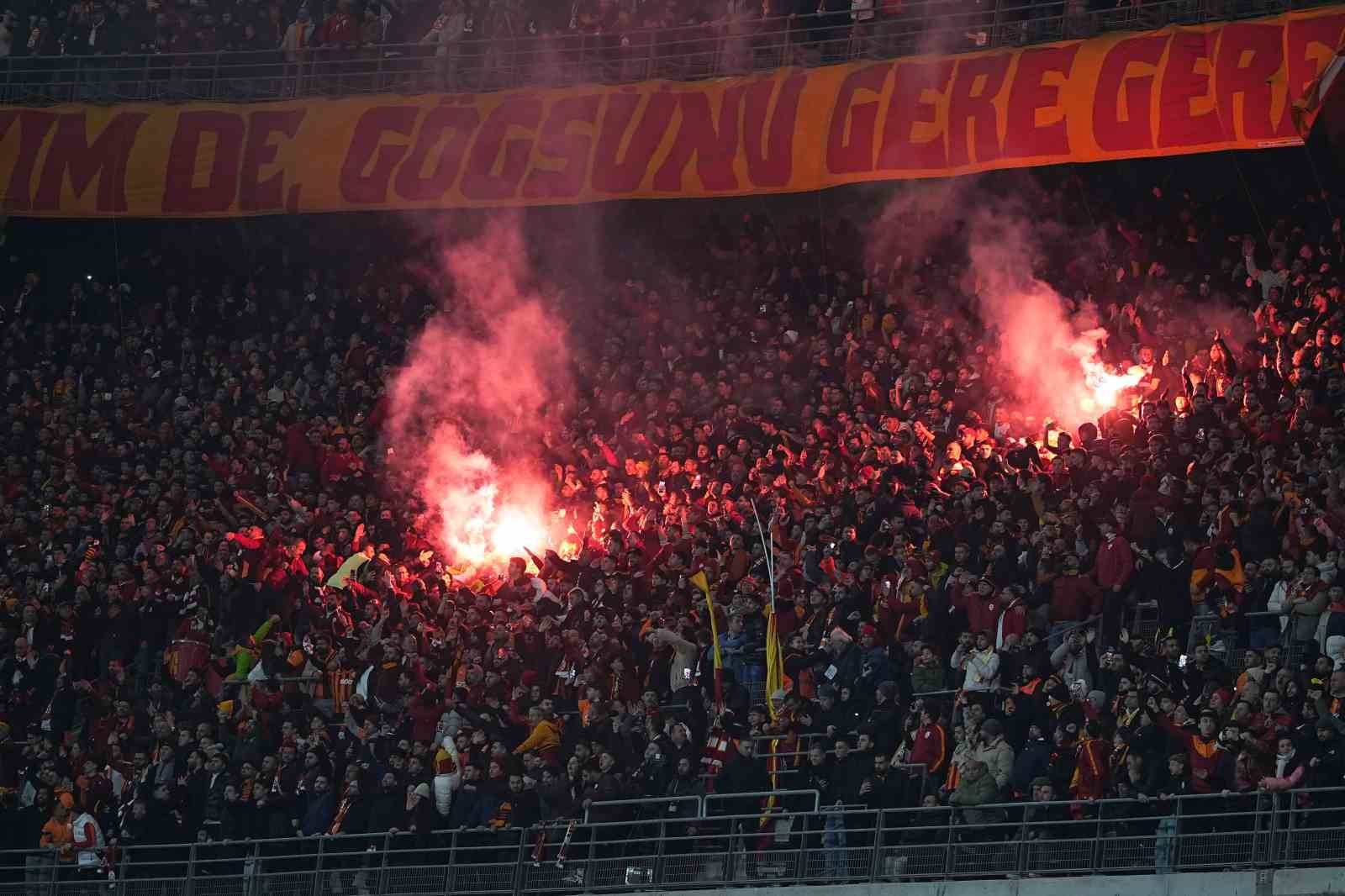 Turkcell Süper Kupa: Galatasaray: 0 - Fenerbahçe: 0 (Maç devam ediyor)
