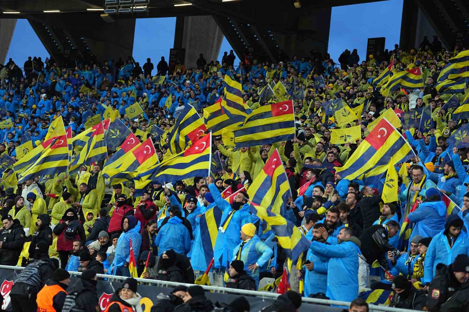 Turkcell Süper Kupa: Galatasaray: 0 - Fenerbahçe: 0 (Maç devam ediyor)
