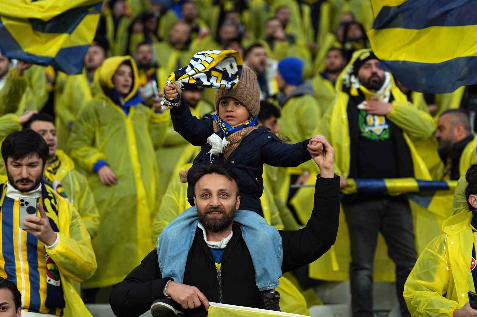 Turkcell Süper Kupa: Galatasaray: 0 - Fenerbahçe: 0 (Maç devam ediyor)
