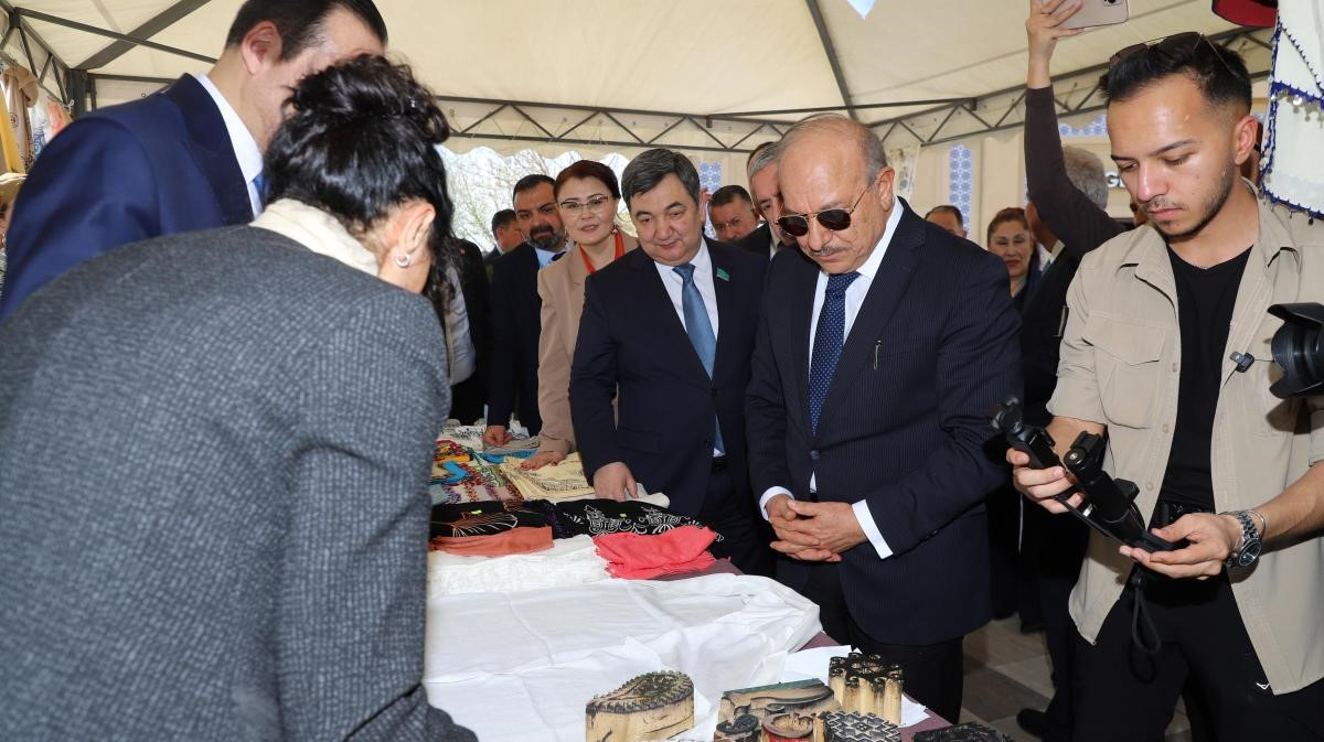 Türkistan’da "Hoca Ahmet Yesevi Yolunda Ahilik" sempozyumu geniş katılımla düzenlendi
