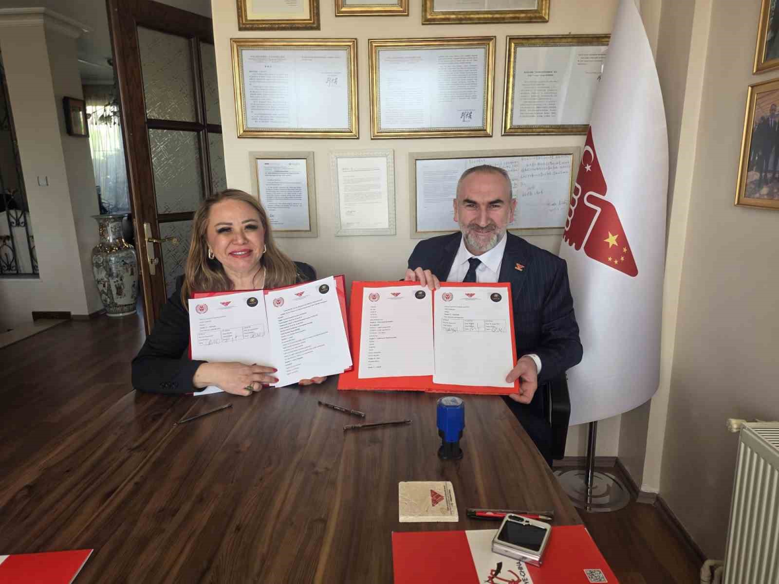 Türkiye - Çin arasında "Sağlık, Sanayi ve Ticarette Stratejik" iş birliği protokolü imzalandı
Türkiye - Çin arasında "Sağlık, Sanayi ve Ticarette Stratejik" iş birliği protokolü imzalandı