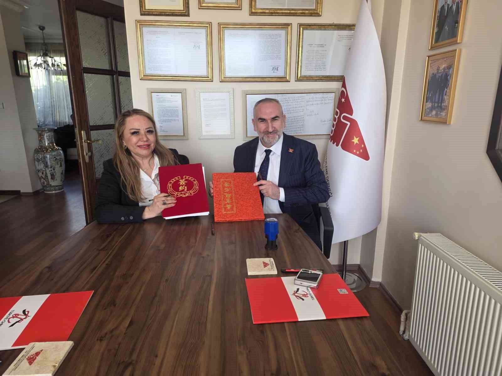 Türkiye - Çin arasında "Sağlık, Sanayi ve Ticarette Stratejik" iş birliği protokolü imzalandı
Türkiye - Çin arasında "Sağlık, Sanayi ve Ticarette Stratejik" iş birliği protokolü imzalandı