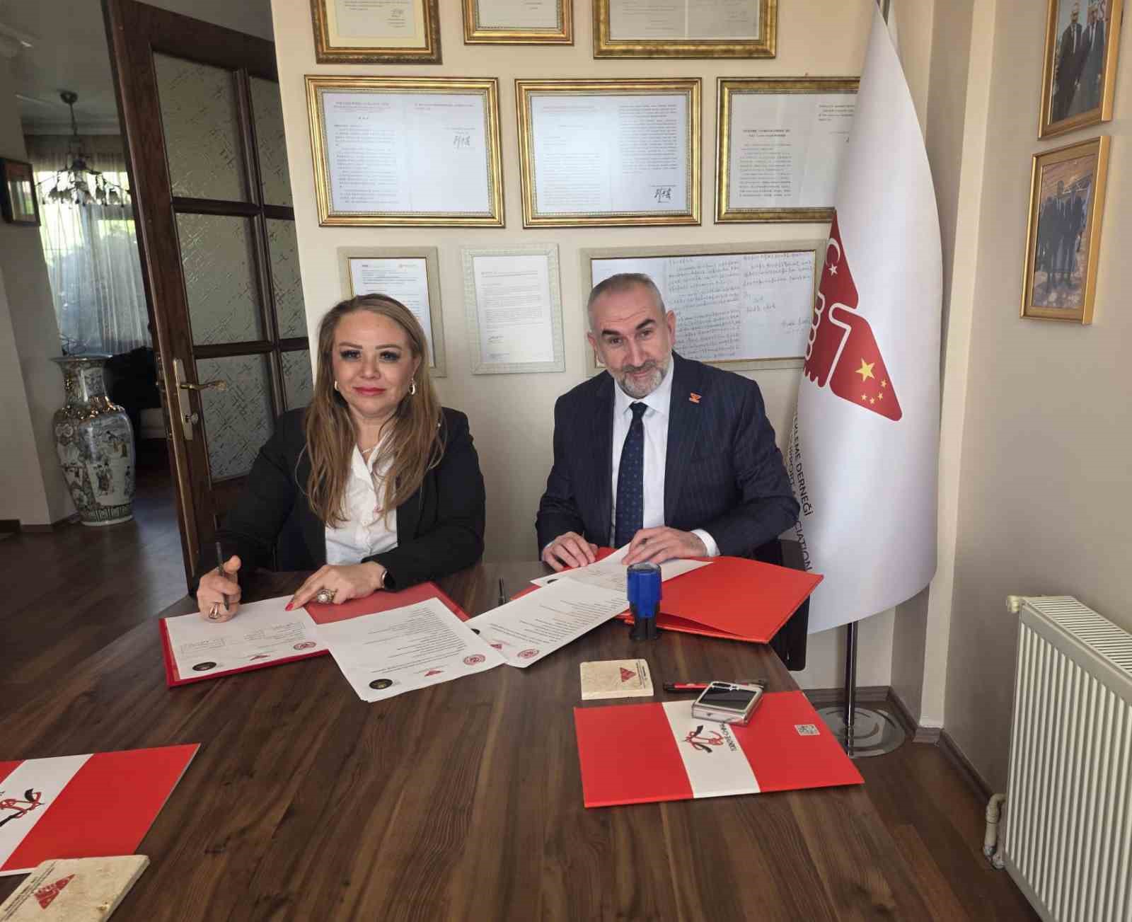 Türkiye - Çin arasında "Sağlık, Sanayi ve Ticarette Stratejik" iş birliği protokolü imzalandı
Türkiye - Çin arasında "Sağlık, Sanayi ve Ticarette Stratejik" iş birliği protokolü imzalandı