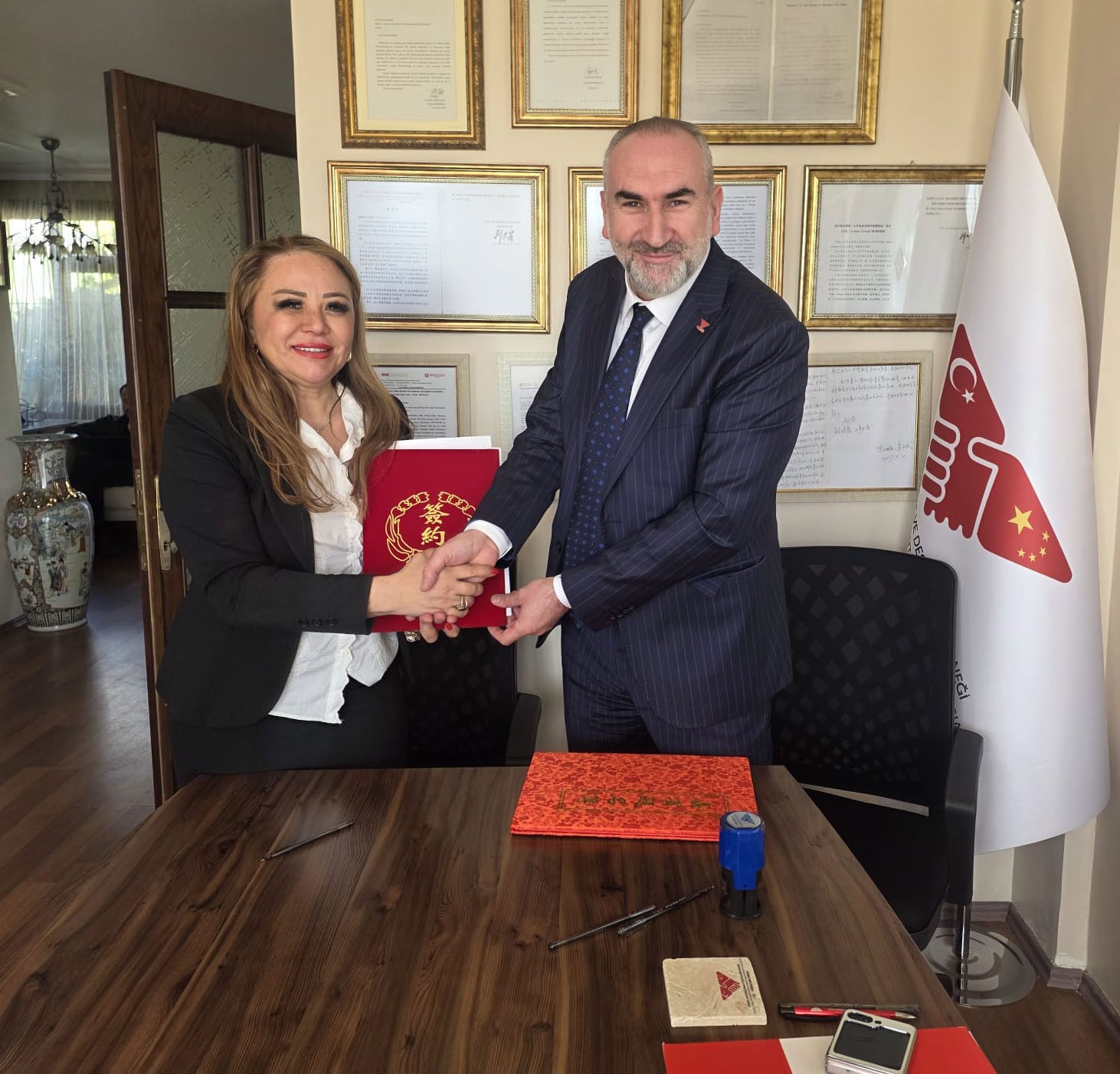 Türkiye - Çin arasında "Sağlık, Sanayi ve Ticarette Stratejik" iş birliği protokolü imzalandı
Türkiye - Çin arasında "Sağlık, Sanayi ve Ticarette Stratejik" iş birliği protokolü imzalandı
