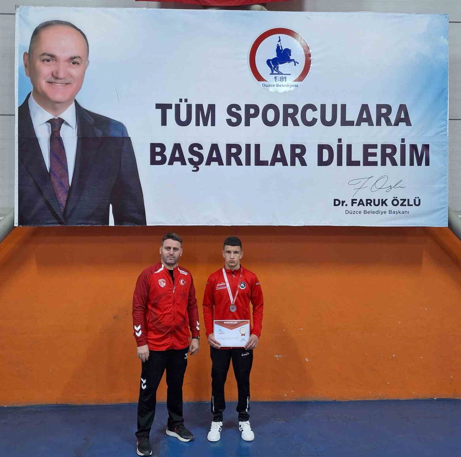 Türkiye güreş şampiyonasında ikinci oldu
