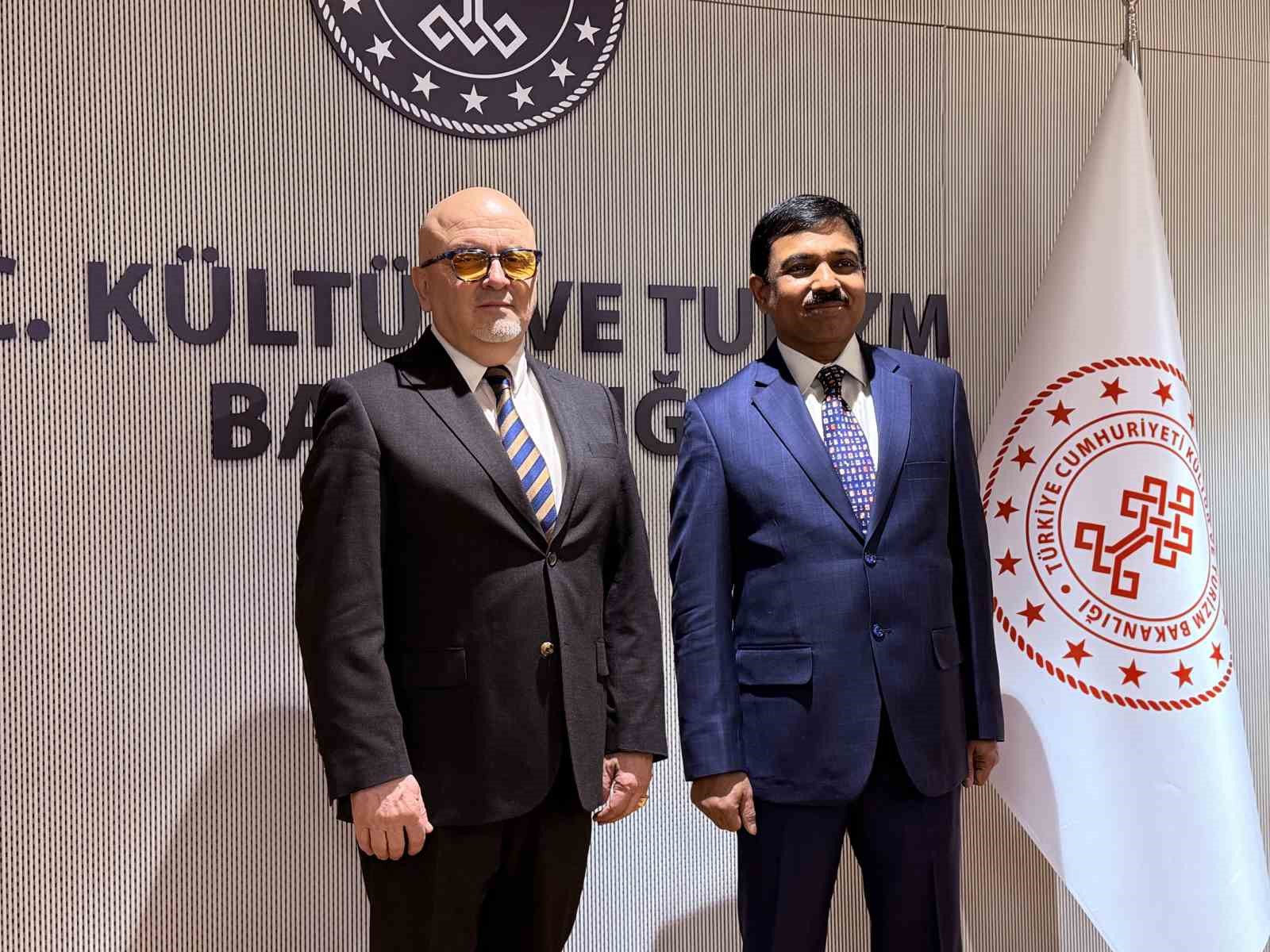 Türkiye ile Hindistan arasında sinema alanında yeni iş birlikleri oluşuyor
Türkiye ile Hindistan arasında sinema alanında yeni iş birlikleri oluşuyor