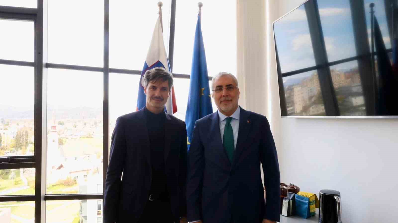 Türkiye ile Slovenya arasında Sosyal Güvenlik Anlaşması imzalandı
Türkiye ile Slovenya arasında Sosyal Güvenlik Anlaşması imzalandı