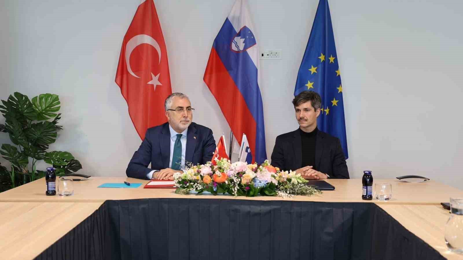 Türkiye ile Slovenya arasında Sosyal Güvenlik Anlaşması imzalandı
Türkiye ile Slovenya arasında Sosyal Güvenlik Anlaşması imzalandı