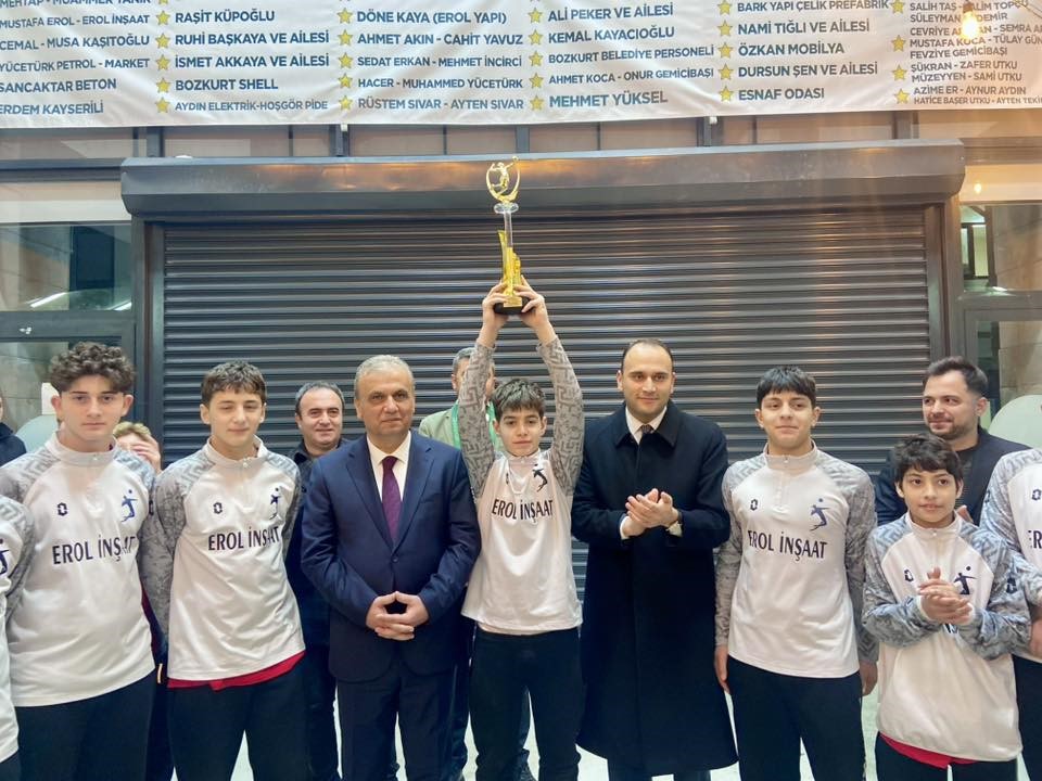 Türkiye şampiyonu olan öğrencilere coşkulu karşılama
