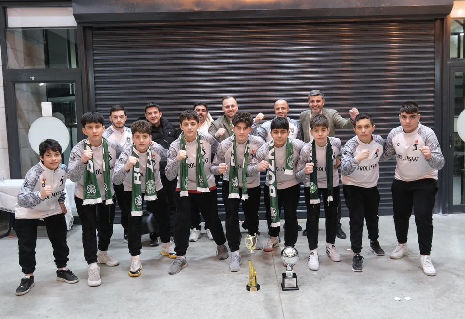 Türkiye şampiyonu olan öğrencilere coşkulu karşılama
