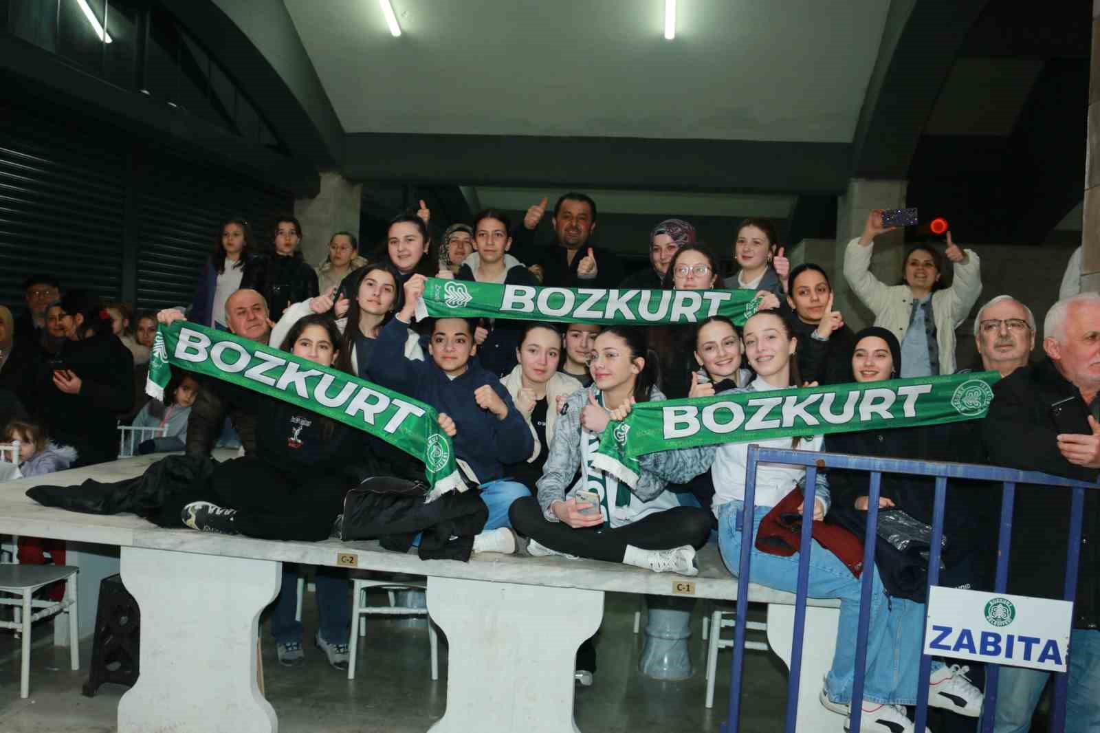 Türkiye şampiyonu olan öğrencilere coşkulu karşılama
