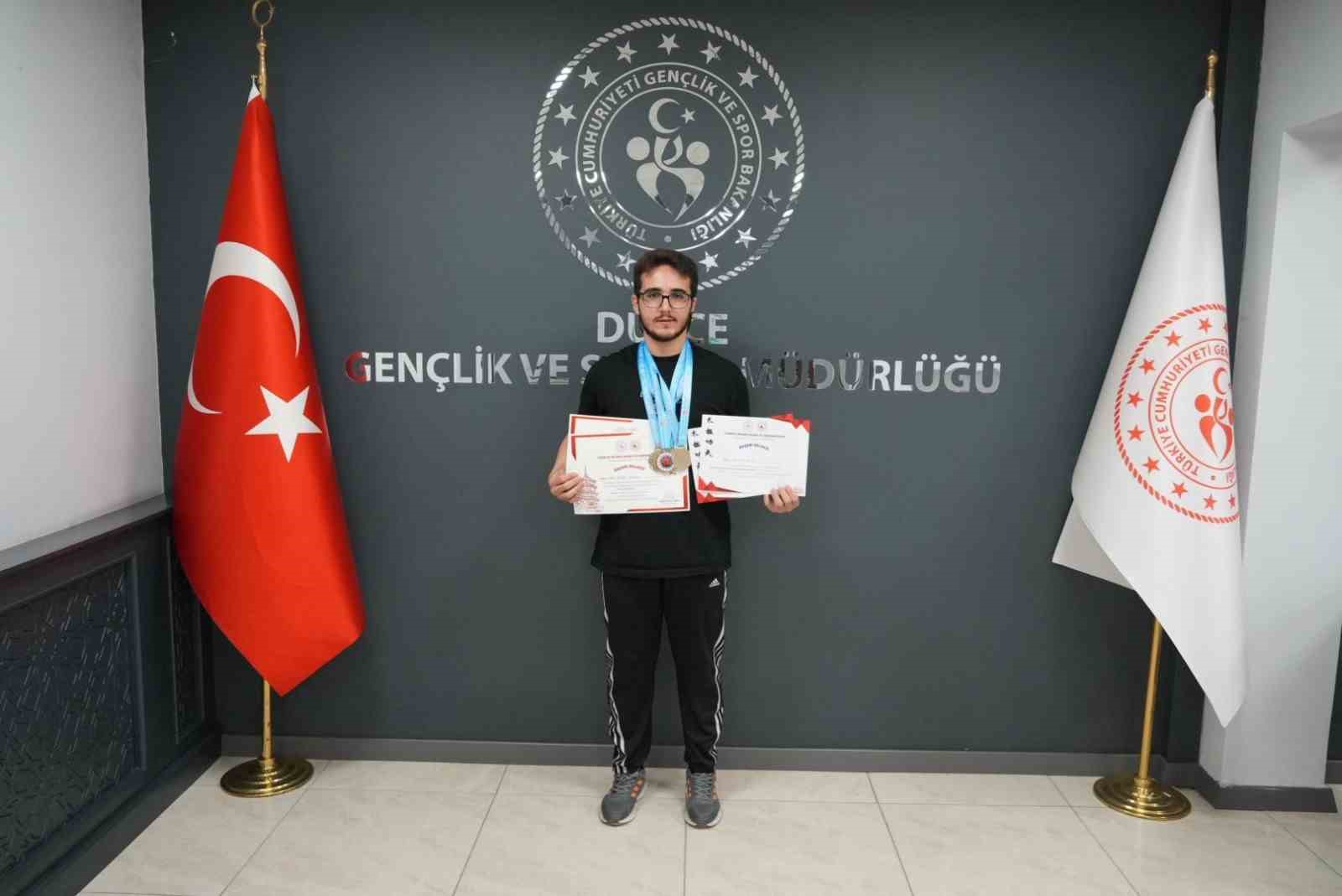 Türkiye Şampiyonu sporcuya tebrik
