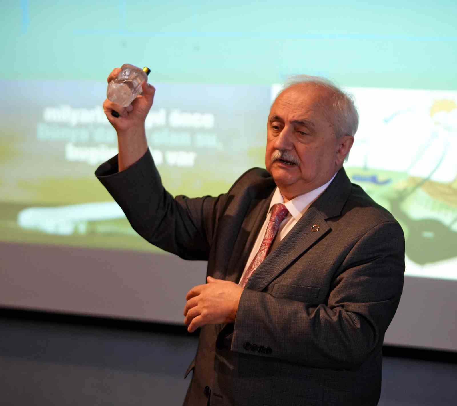 Türkiye tarımda kullandığı suyun yarısından fazlasını israf ediyor
Türkiye tarımda kullandığı suyun yarısından fazlasını israf ediyor