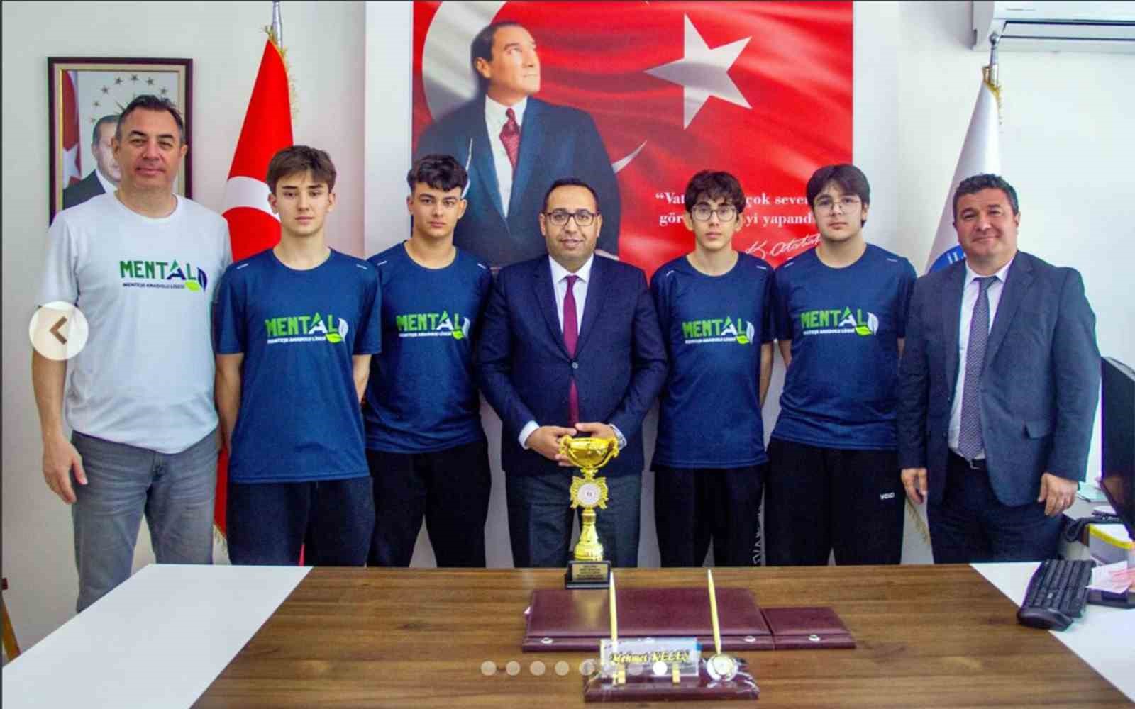 Türkiye üçüncüsü tenisçilerden İl ve İlçe Milli Eğitim Müdürlerine ziyaret
