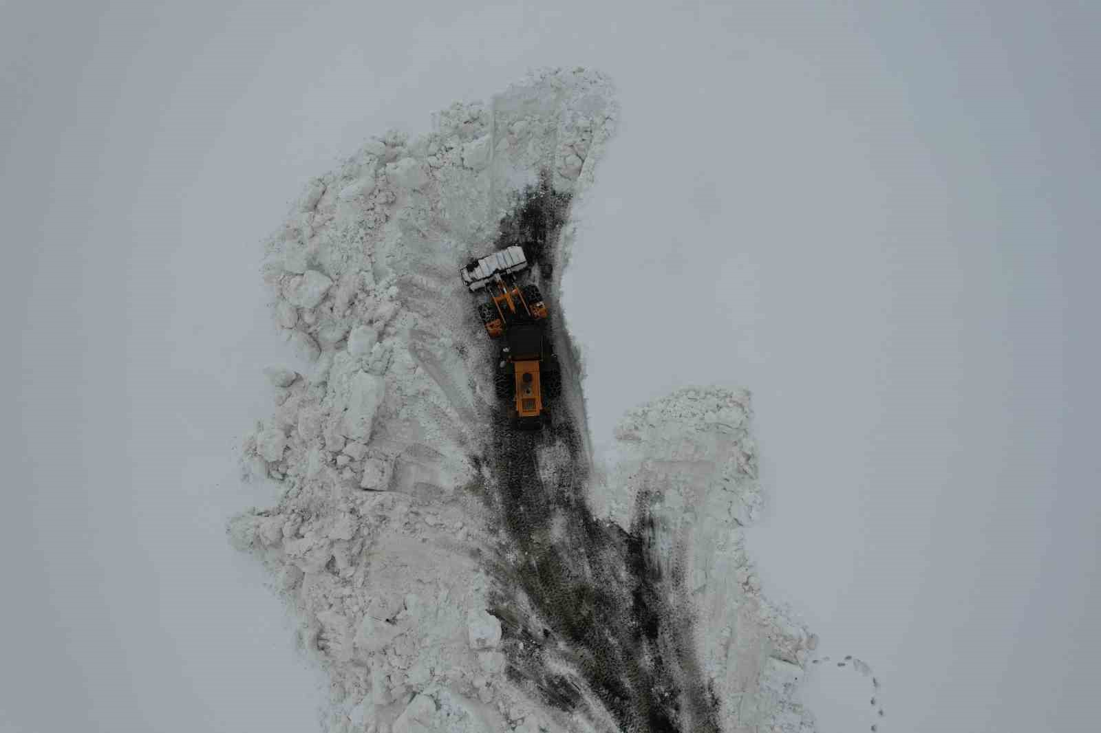 Türkiye’de kar rekoru: Kar kalınlığı 4 metreye yaklaştı
