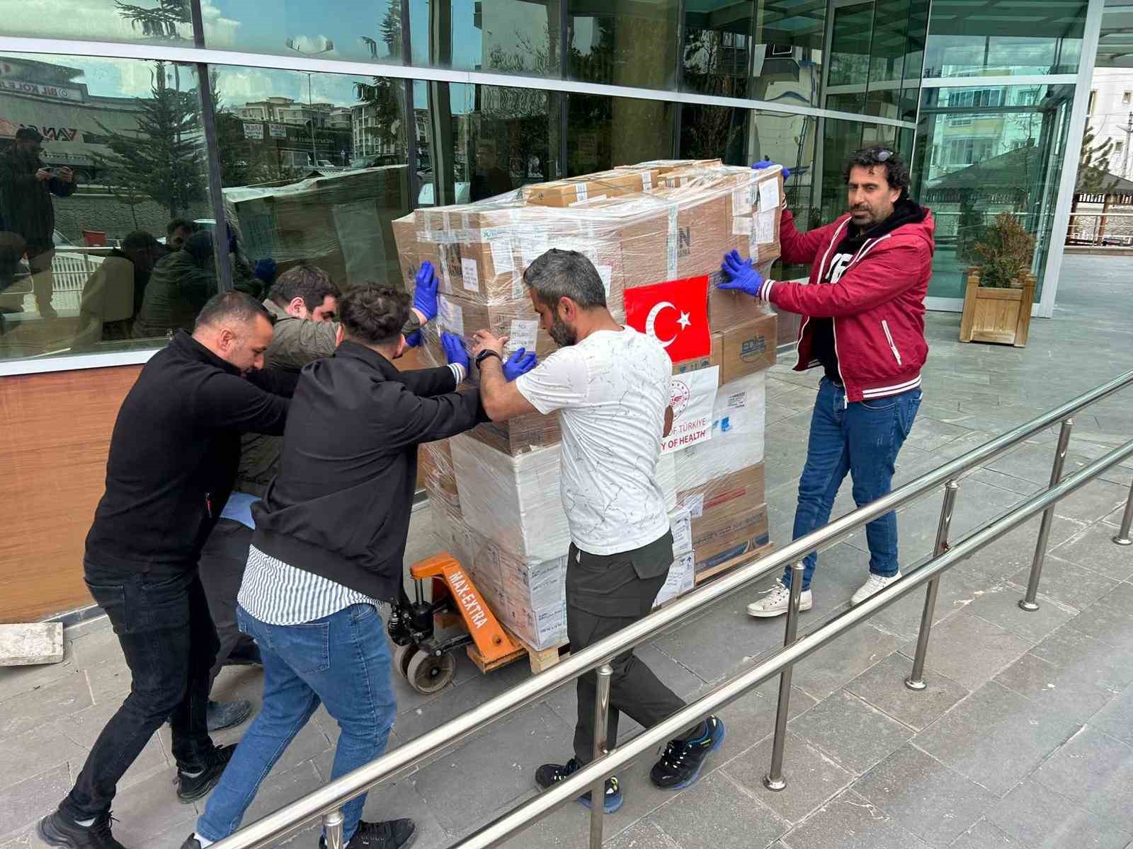 Türkiye’den İran’a sağlık desteği: Van’dan gönderilen yardım tırı sayısı 9 oldu
