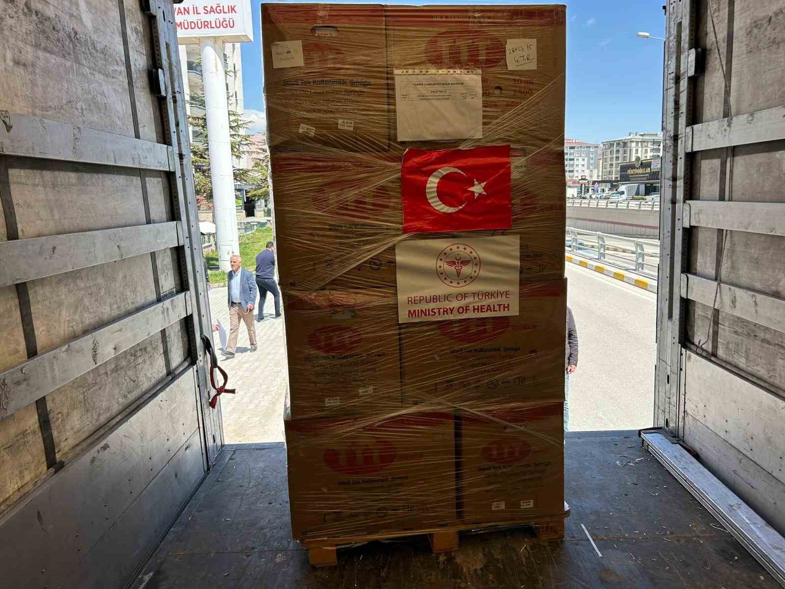 Türkiye’den İran’a sağlık desteği: Van’dan gönderilen yardım tırı sayısı 9 oldu
