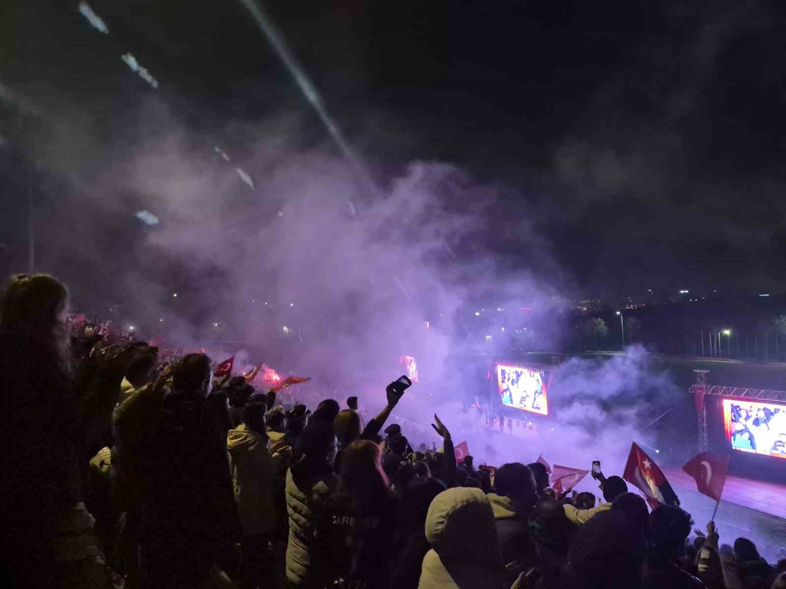Türkiye’nin 24 yıl sonra Dünya Kupasına gitmesi Ankara’da coşku ile kutlandı
