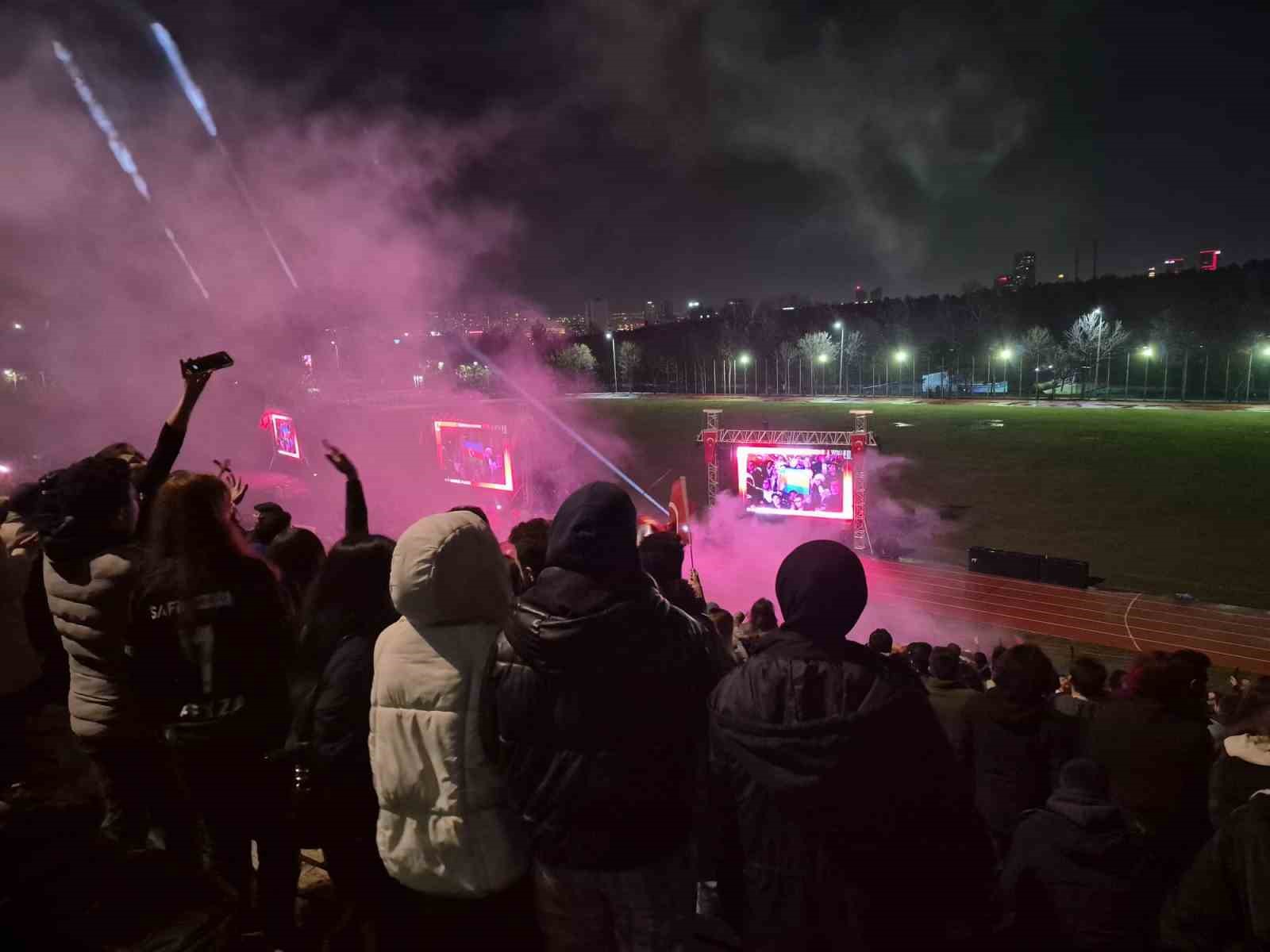 Türkiye’nin 24 yıl sonra Dünya Kupasına gitmesi Ankara’da coşku ile kutlandı
