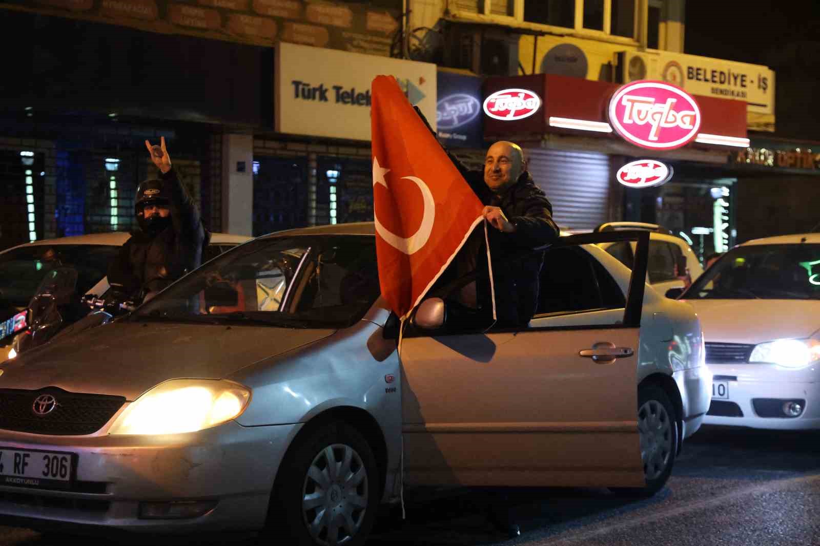 Türkiye’nin Dünya Kupası’na katılması, Aydın’da konvoyla kutlandı

