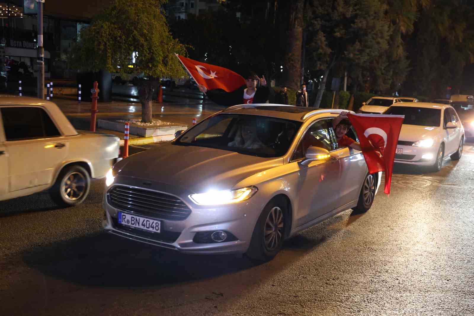 Türkiye’nin Dünya Kupası’na katılması, Aydın’da konvoyla kutlandı
