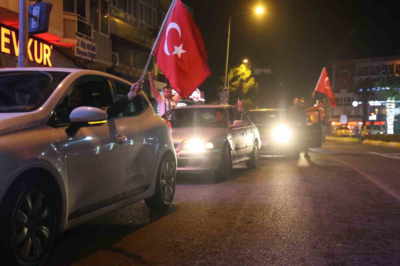 Türkiye’nin Dünya Kupası’na katılması, Aydın’da konvoyla kutlandı
