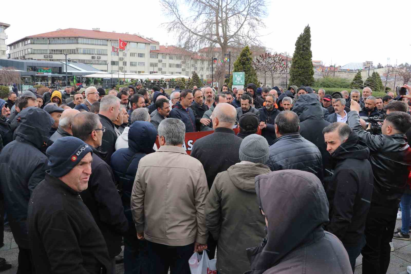 Türkiye’nin en büyük 50 şirketinden birisiydi, işçiler ayağa kaldırılmasını istedi
