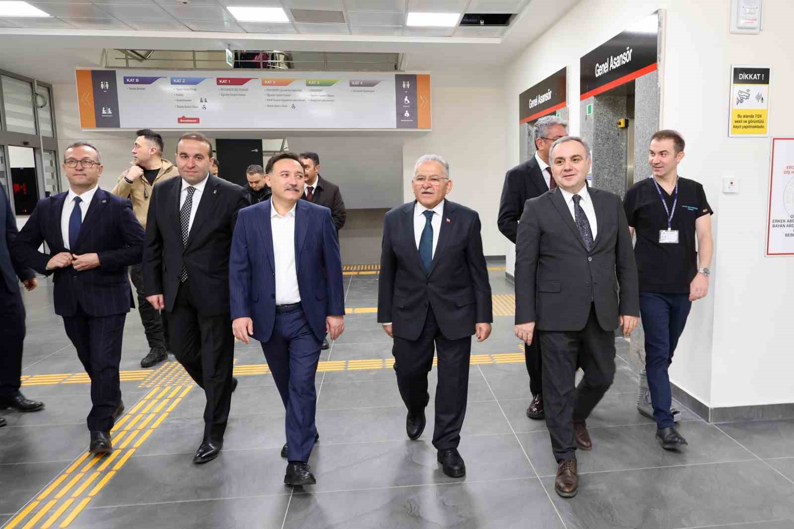 Türkiye’nin en büyük diş hastanesi ilk hastalarını aldı
