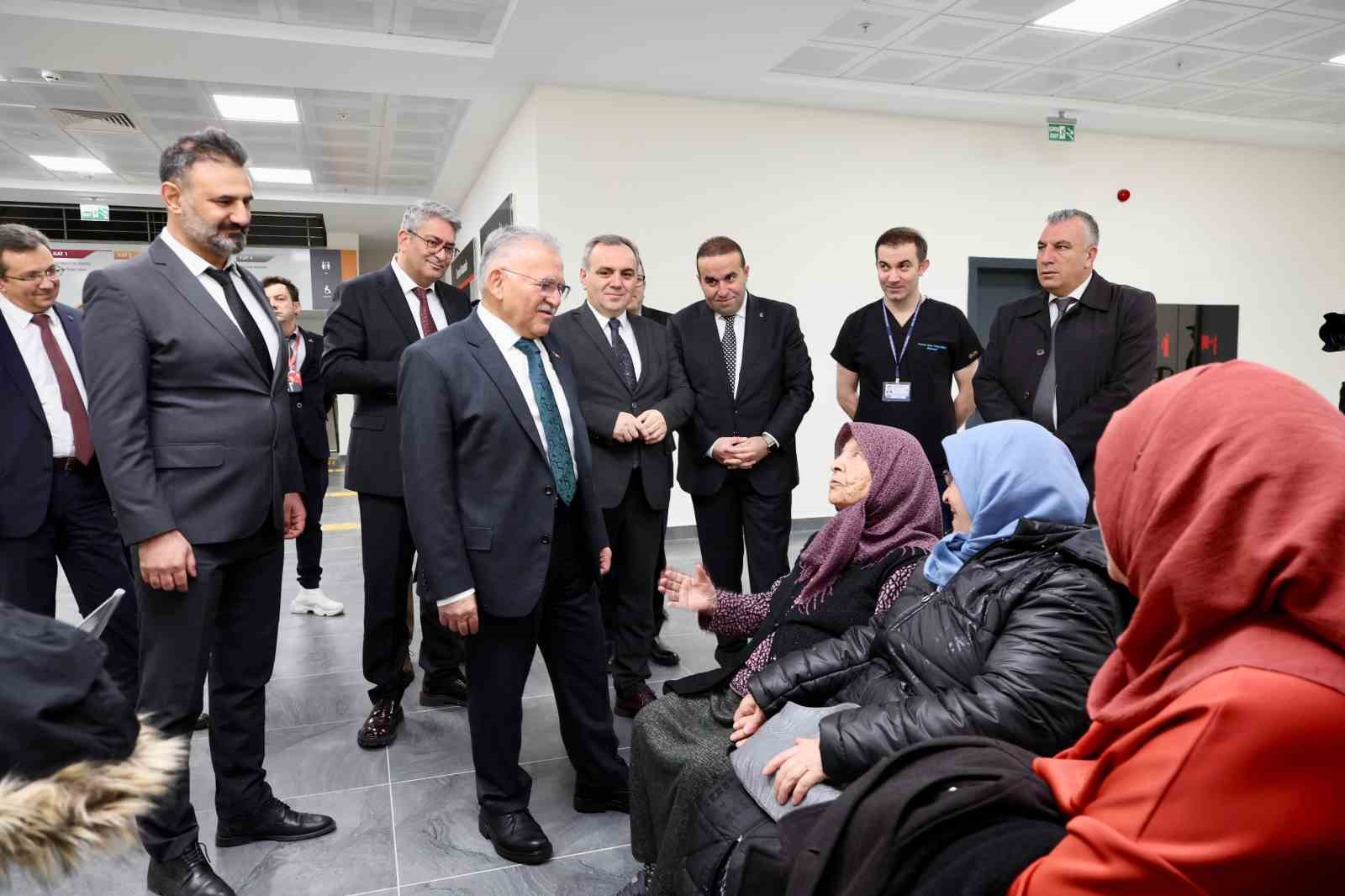 Türkiye’nin en büyük diş hastanesi ilk hastalarını aldı
