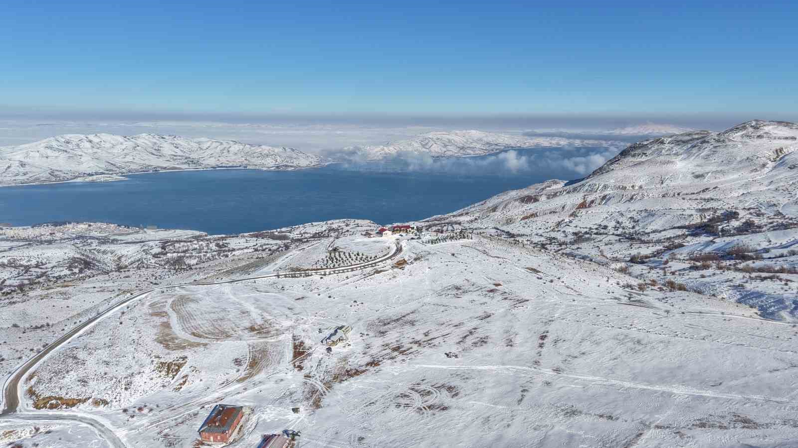 Türkiye’nin göl manzaralı kayak tesisine, fırtına engeli
