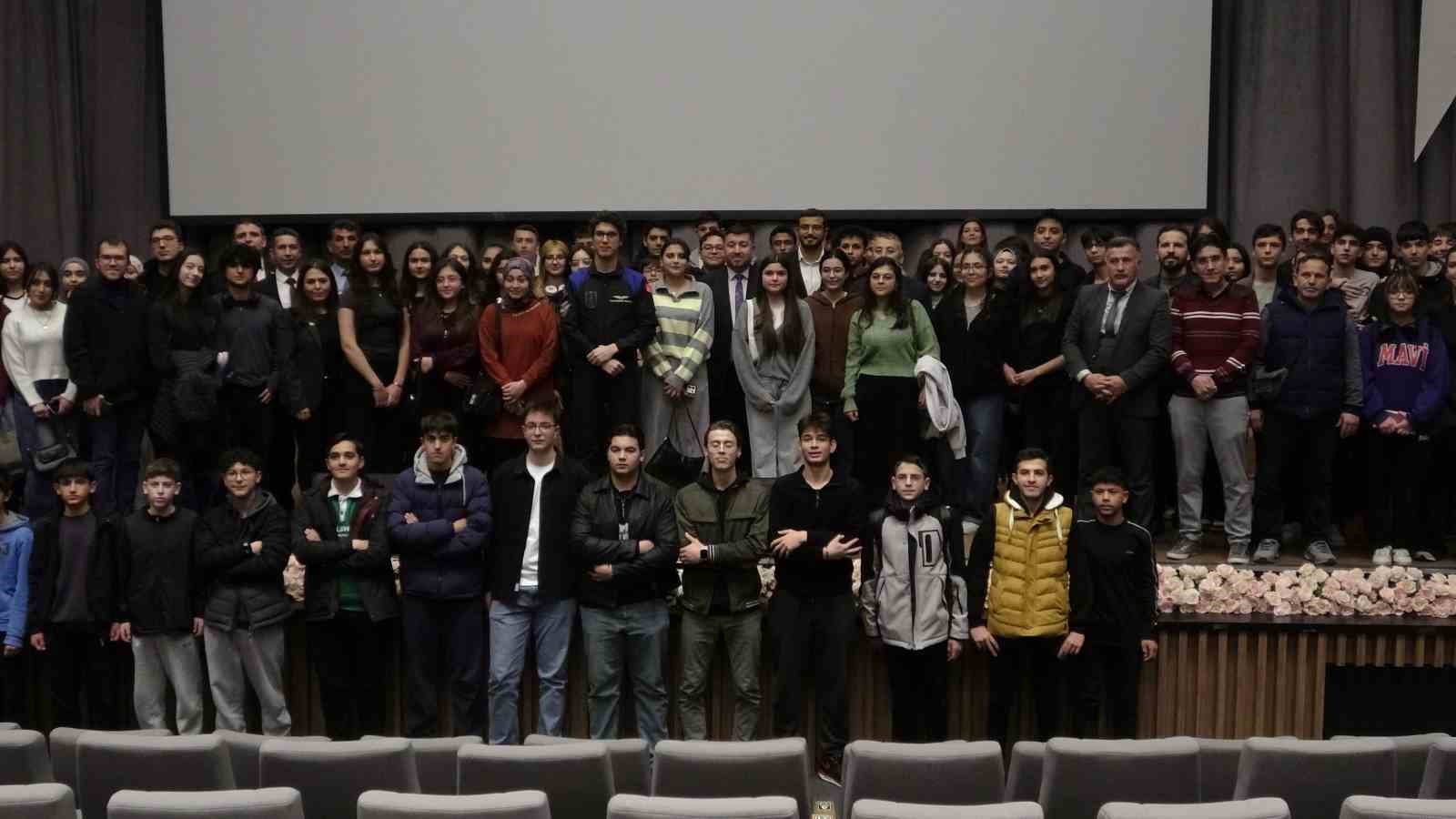 Türkiye’nin ikinci Milli Astronotu Tuva Cihangir Atasever Isparta’da öğrencilerle buluştu
Türkiye’nin ikinci Milli Astronotu Tuva Cihangir Atasever Isparta’da öğrencilerle buluştu