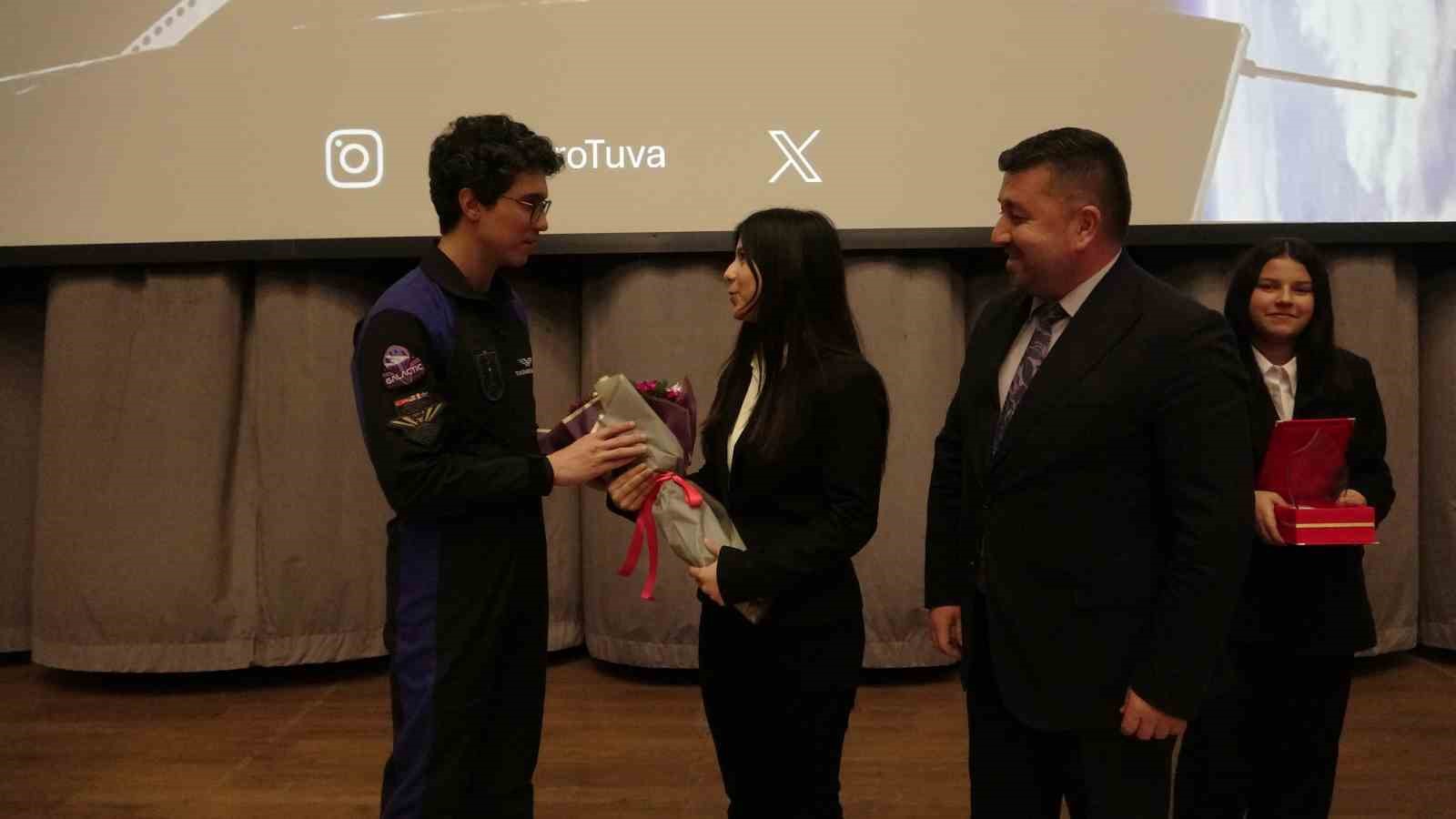 Türkiye’nin ikinci Milli Astronotu Tuva Cihangir Atasever Isparta’da öğrencilerle buluştu
Türkiye’nin ikinci Milli Astronotu Tuva Cihangir Atasever Isparta’da öğrencilerle buluştu