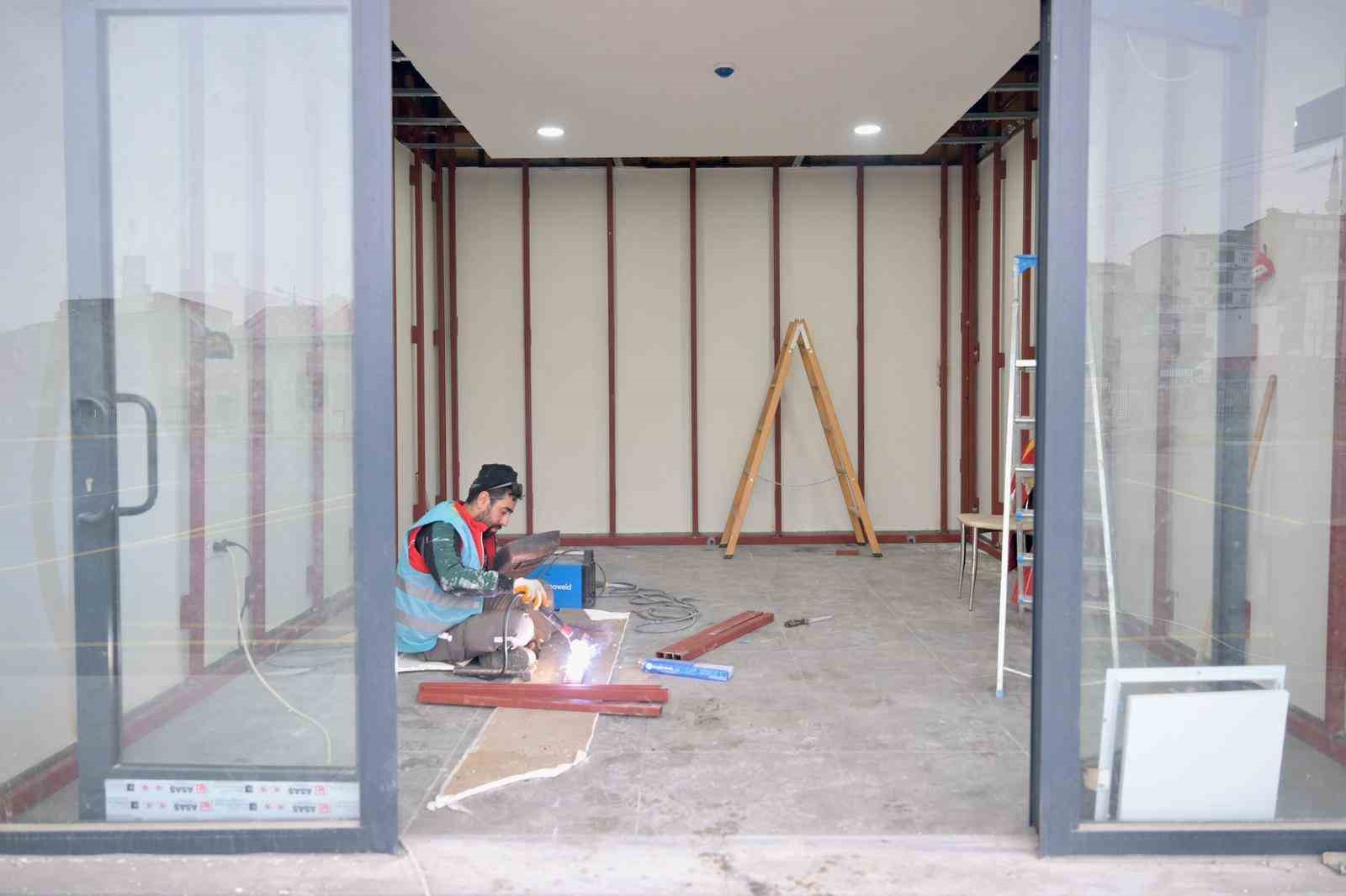 Türkiye’nin ilk 112 Komuta Merkezi Esenyurt’ta hayata geçiyor
Türkiye’nin ilk 112 Komuta Merkezi Esenyurt’ta hayata geçiyor