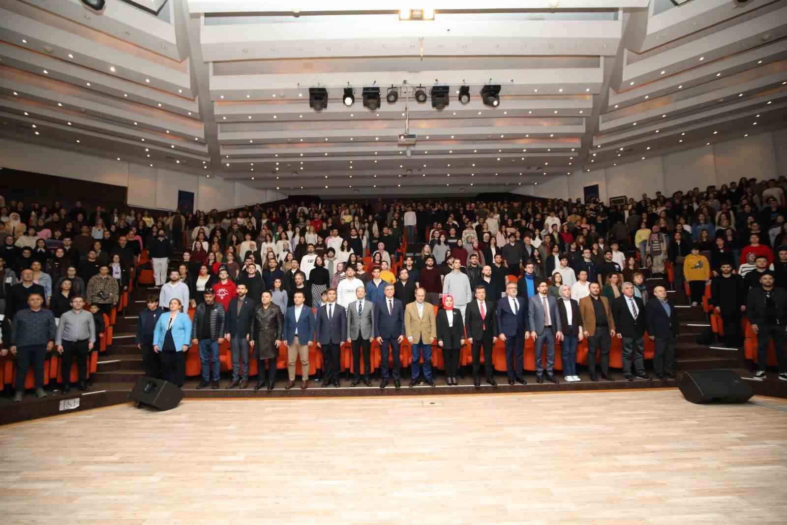 Türkiye’nin ilk astronotu Alper Gezeravcı: "Ay’a gitmek üzere ikinci görevin eşiğine gelmiştik, Mart ayına ötelendi şu anda"
