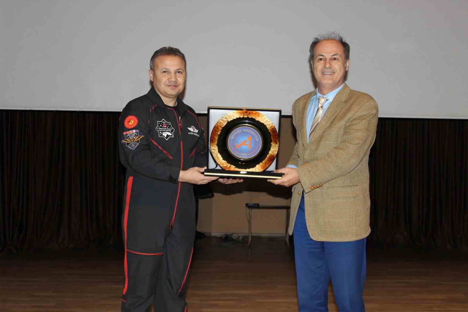 Türkiye’nin ilk astronotu Alper Gezeravcı: "Ay’a gitmek üzere ikinci görevin eşiğine gelmiştik, Mart ayına ötelendi şu anda"
