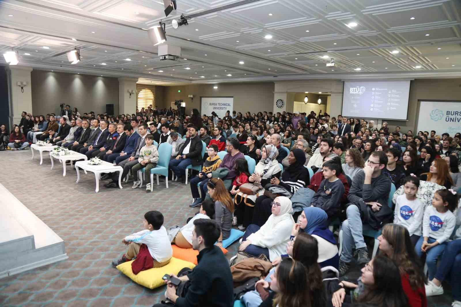 Türkiye’nin ilk astronotu Alper Gezeravcı BTÜ öğrencileriyle buluştu
