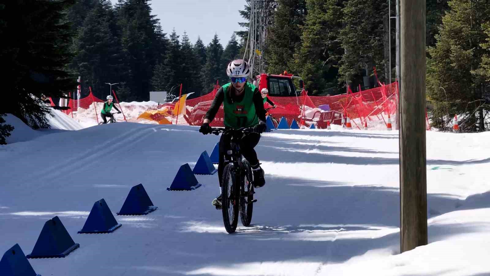 Türkiye’nin ilk kış triatlonu Bolu’da yapıldı
Türkiye’nin ilk kış triatlonu Bolu’da yapıldı