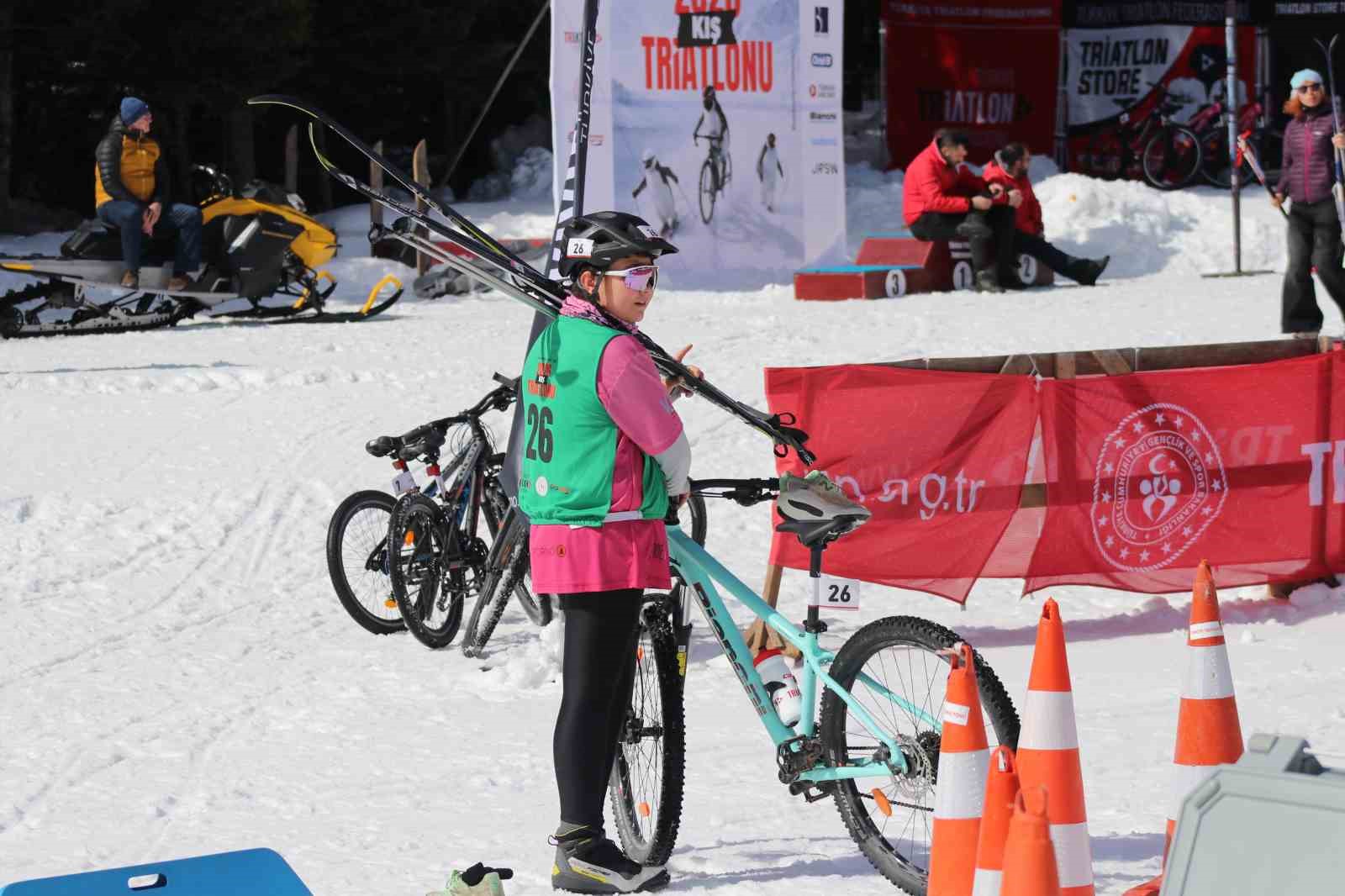 Türkiye’nin ilk kış triatlonu Bolu’da yapıldı
Türkiye’nin ilk kış triatlonu Bolu’da yapıldı