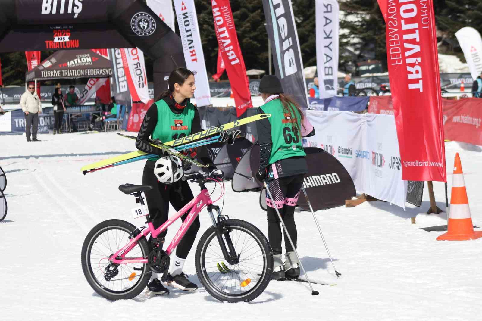 Türkiye’nin ilk kış triatlonu Bolu’da yapıldı
Türkiye’nin ilk kış triatlonu Bolu’da yapıldı
