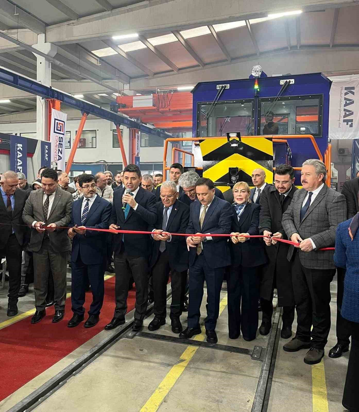 Türkiye’nin ilk yerli ve milli bataryalı manevra lokomotifini Seza Çimento aldı
