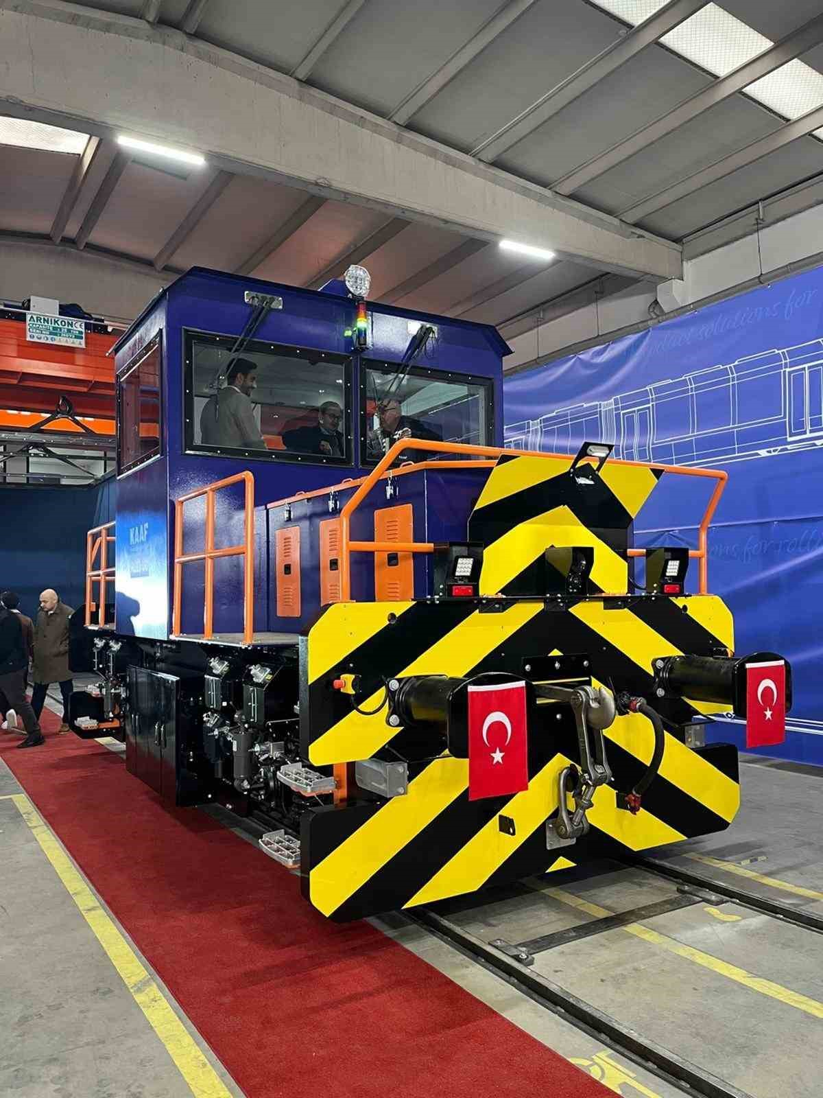 Türkiye’nin ilk yerli ve milli bataryalı manevra lokomotifini Seza Çimento aldı
