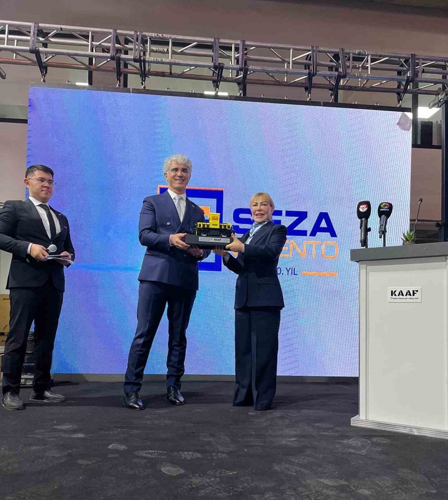 Türkiye’nin ilk yerli ve milli bataryalı manevra lokomotifini Seza Çimento aldı
