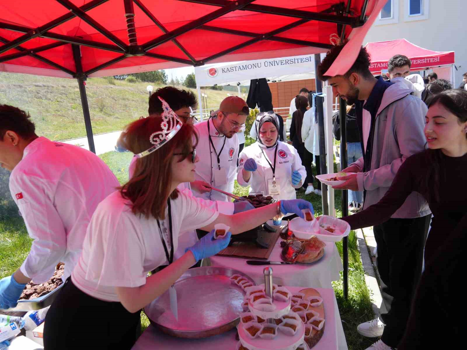 Türkiye’nin lezzetleri Kastamonu’da buluştu, öğrenciler yoğun ilgi gösterdi
