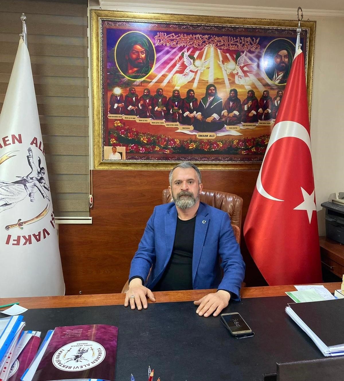 Türkmen Alevi Bektaşi Vakfı Genel Başkanı Özdemir’den bayrağa saygısızlığa tepki:
Türkmen Alevi Bektaşi Vakfı Genel Başkanı Özdemir’den bayrağa saygısızlığa tepki:
