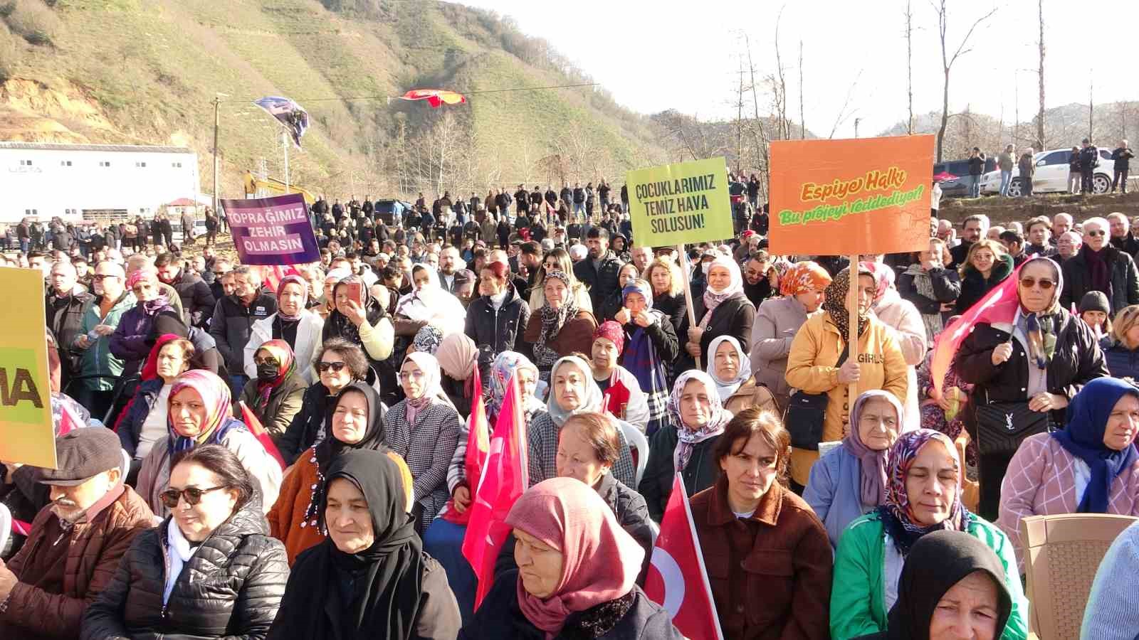 Türkülere konu olan Gelevera Deresi kenarına yapılması planlanan çöp depolama alanına tepki
