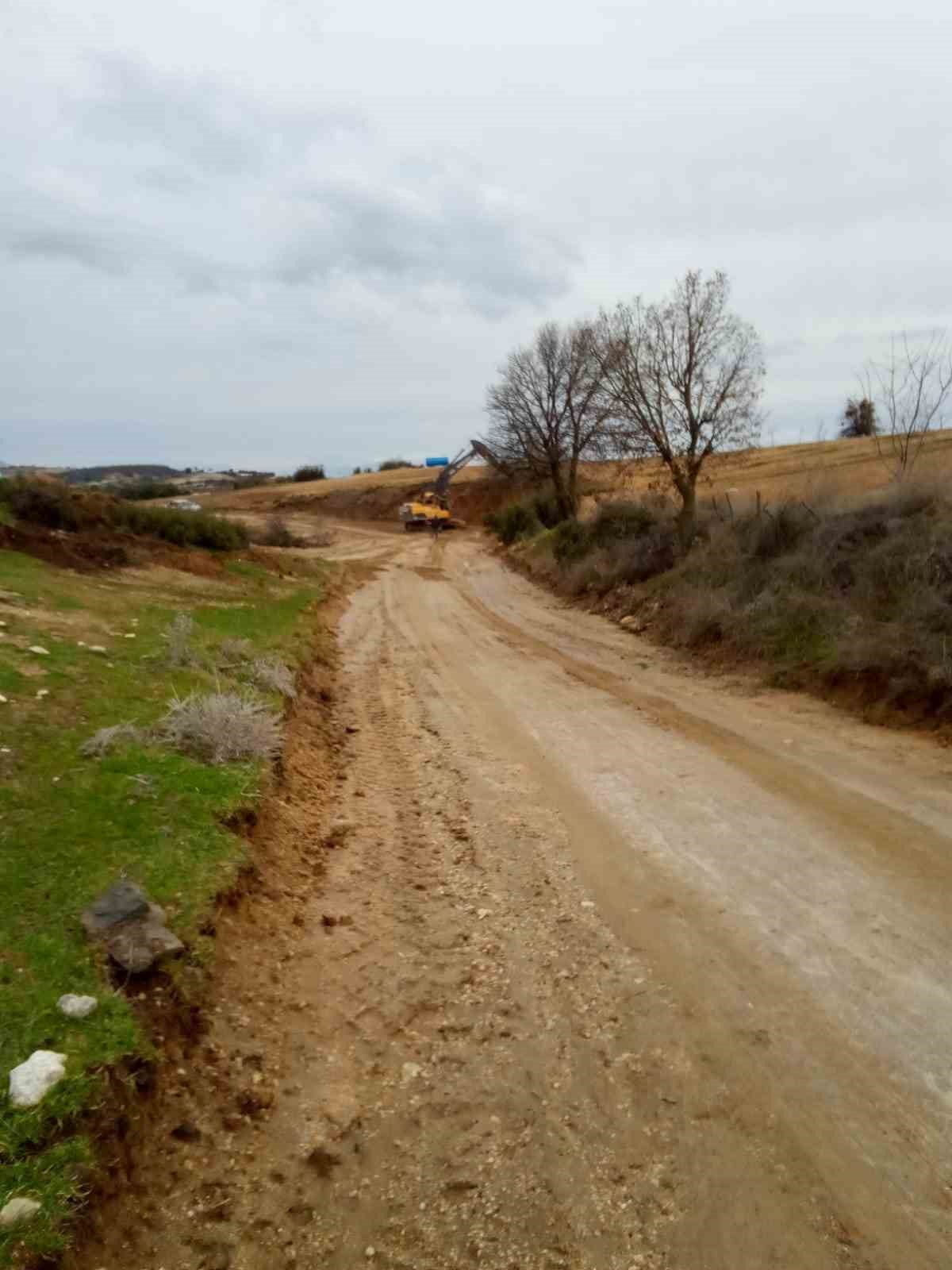 Türlübey’in yol sorununu büyükşehir çözdü

