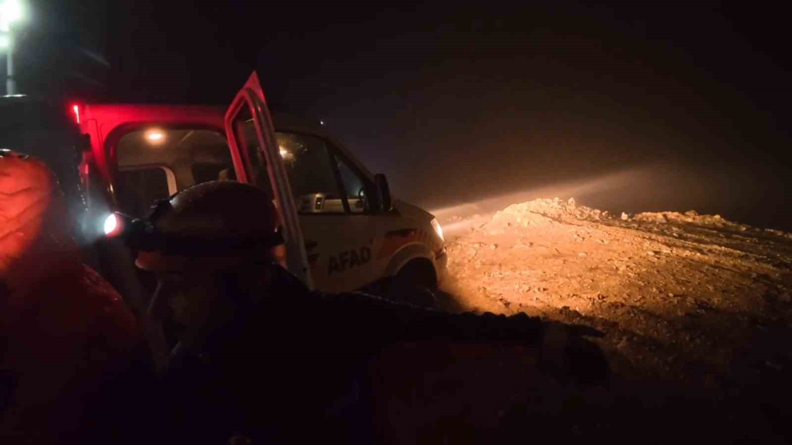 Tut ilçesinde korkutan heyelan: 2 ev tahliye edildi
